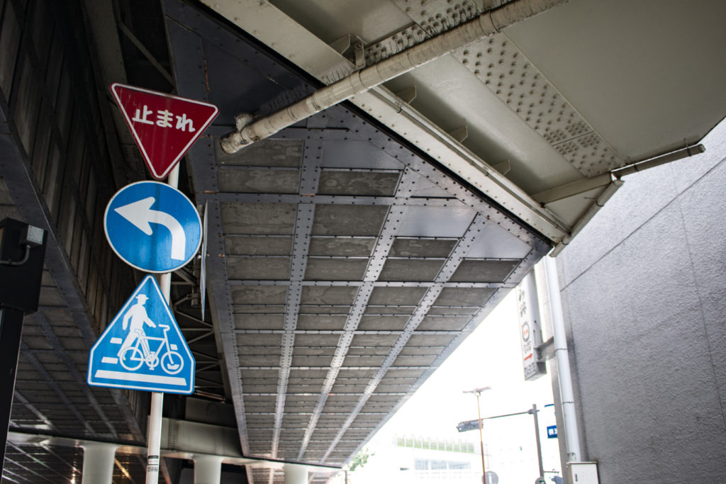 京浜東北線から鶴見三池公園