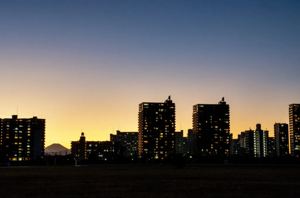 多摩川の夕陽と富士山