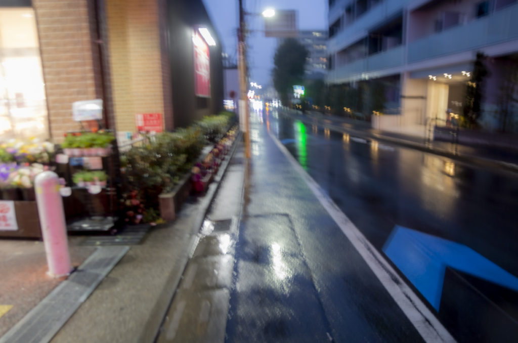 夜、某所