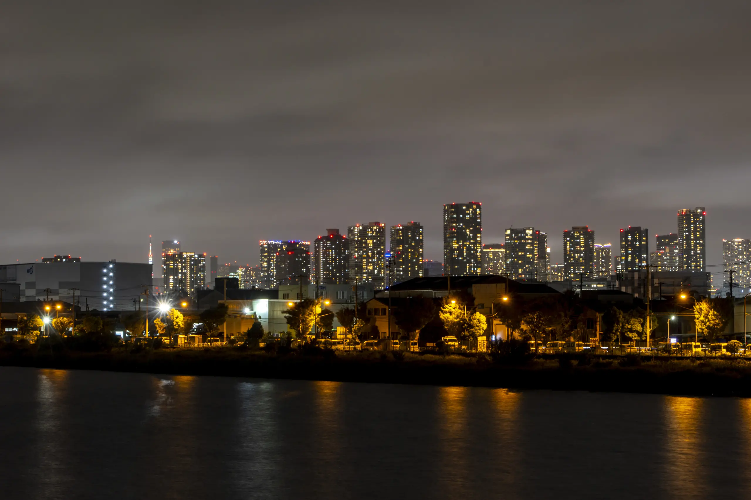 夜の新木場若洲の裏あたり