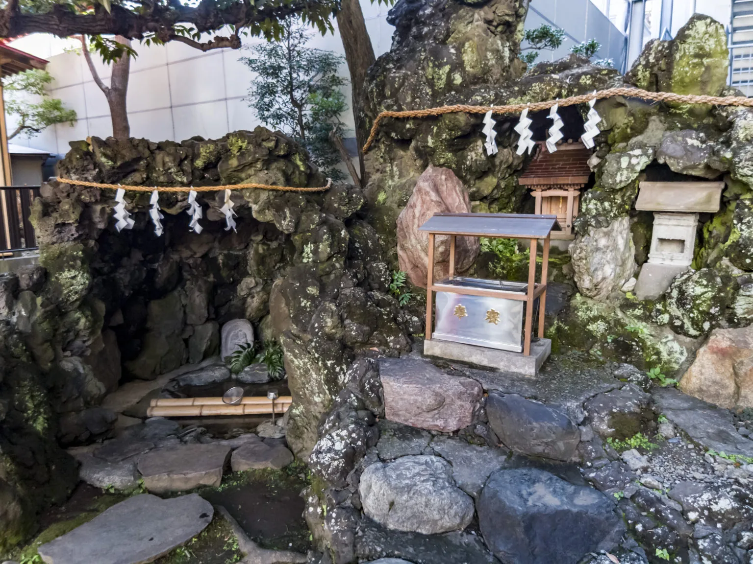 日出町→野毛→関内→横浜厳島神社→エリスマン邸→山下公園→横浜