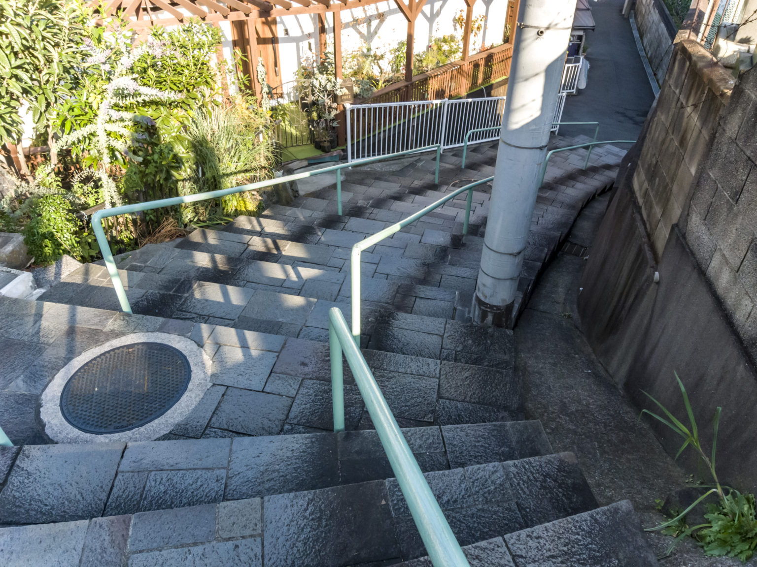 日出町→野毛→関内→横浜厳島神社→エリスマン邸→山下公園→横浜