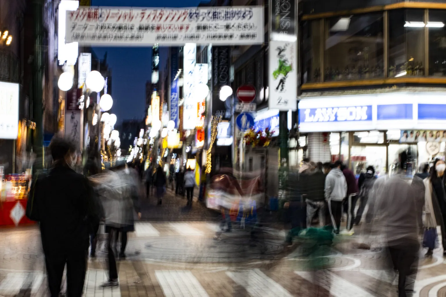 夜の川崎駅周辺