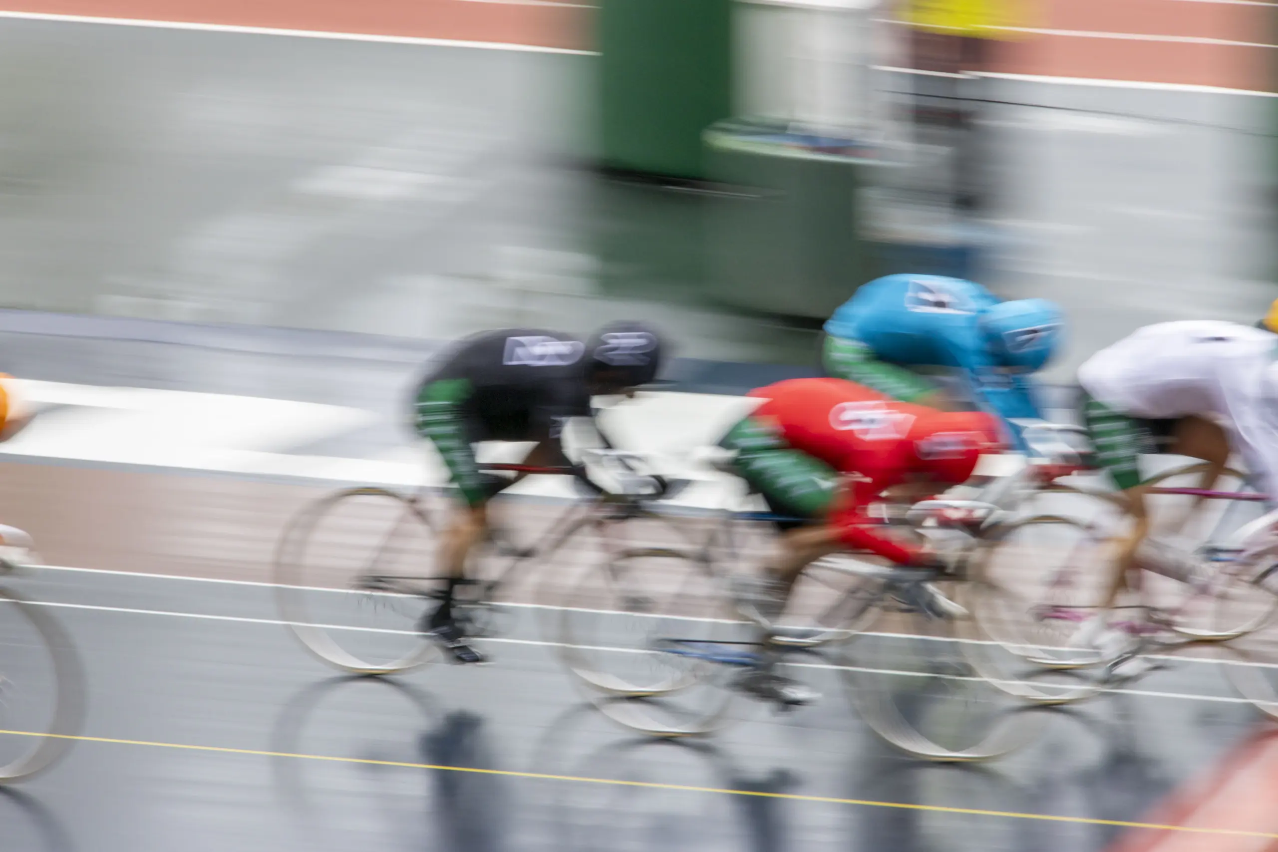 川崎競輪場で流し撮り