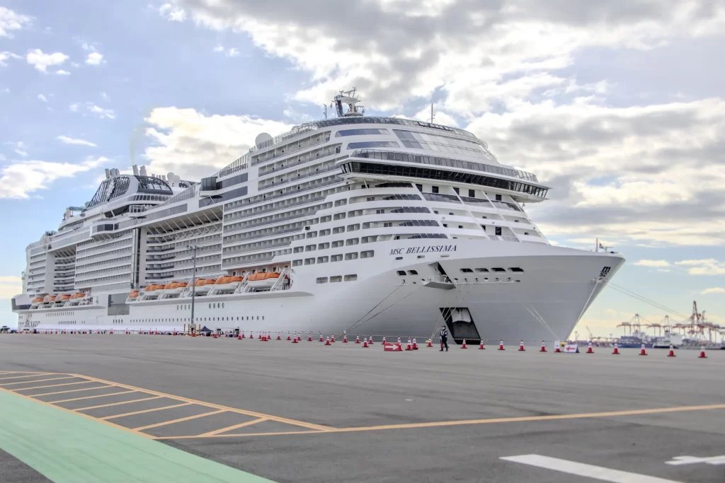 大黒ふ頭海釣り公園とMSCベリッシマ