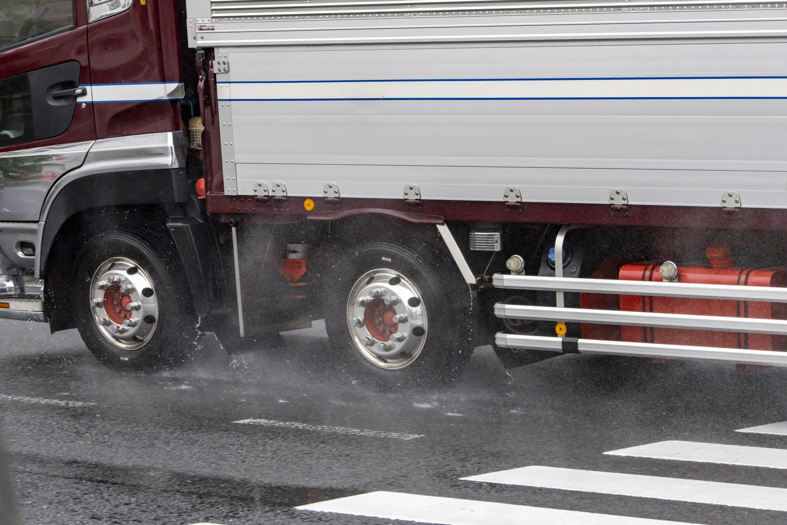 雨ならではの水飛沫