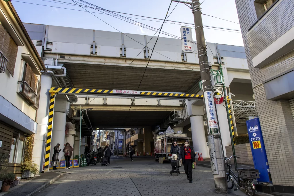 有楽町→皇居→日比谷公園→警視庁→国会議事堂→総理官邸→日枝神社→赤坂→青山→表参道→代々木公園→旧前田邸→三軒茶屋
